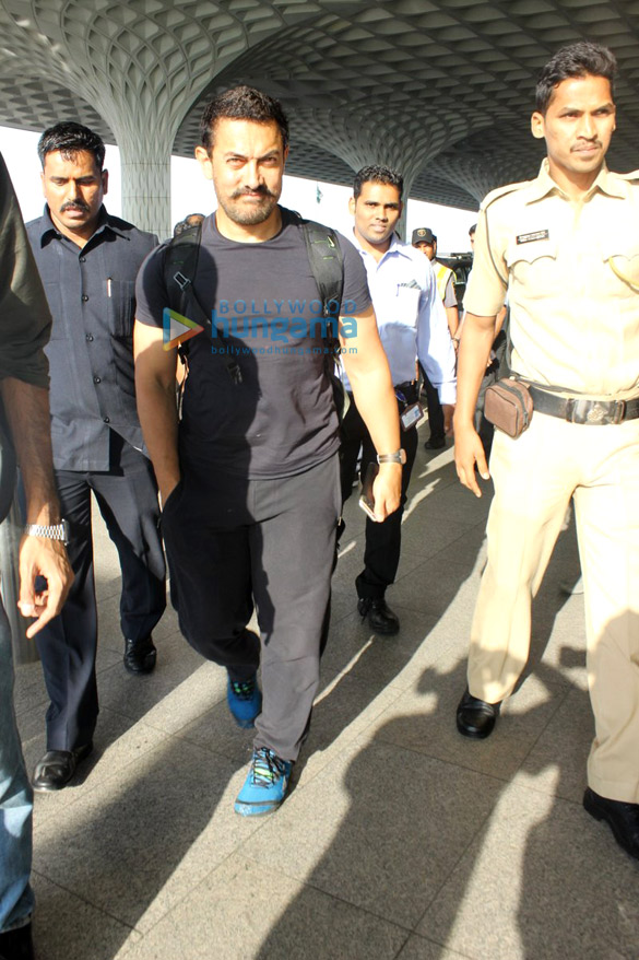 aamir khan leaves to shoot for dangal in delhi 5