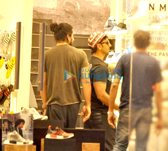 ranveer singh snapped shopping for shoes at adidas 6