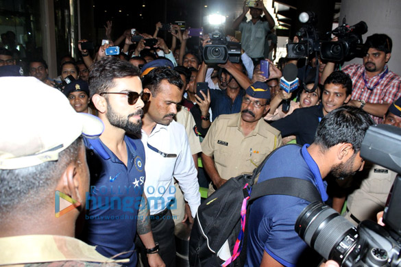 ajay devgn virat kohli others snapped at the airport 3
