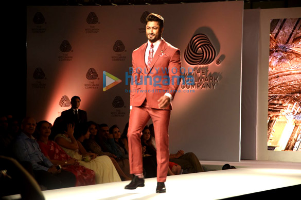 vidyut jamwal aditi rao hydari walk the ramp for the woolmark show 4