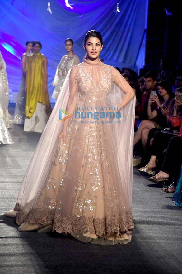 arjun kapoor jacqueline fernandez walk the ramp for manish malhotra at the lfw show 5