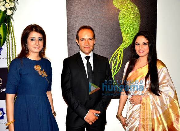 gracy singh dolly thakore others attend iranian artist kaveh afraies world without borders art show at cosmic heart gallery 4