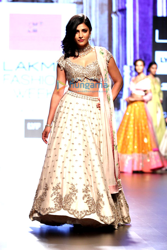 shruti haasan walks the ramp for anushree reddy at lfw 2016 4