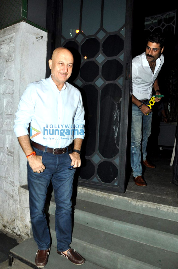 anil kapoor sonam kapoor anupam kher attend sikanders mother in laws birthday bash 4