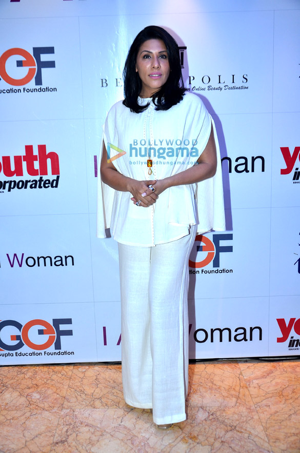 sonam kapoor receives the i am woman women empowerment award 6