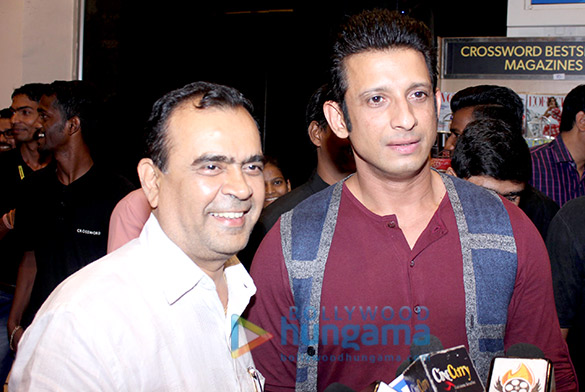 sharman joshi at the launch of his book as boys become men 5