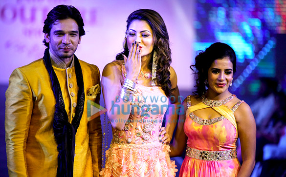 urvashi rautela walks the ramp at the jaipur fashion week for gaurrav and ridhima gaur 4