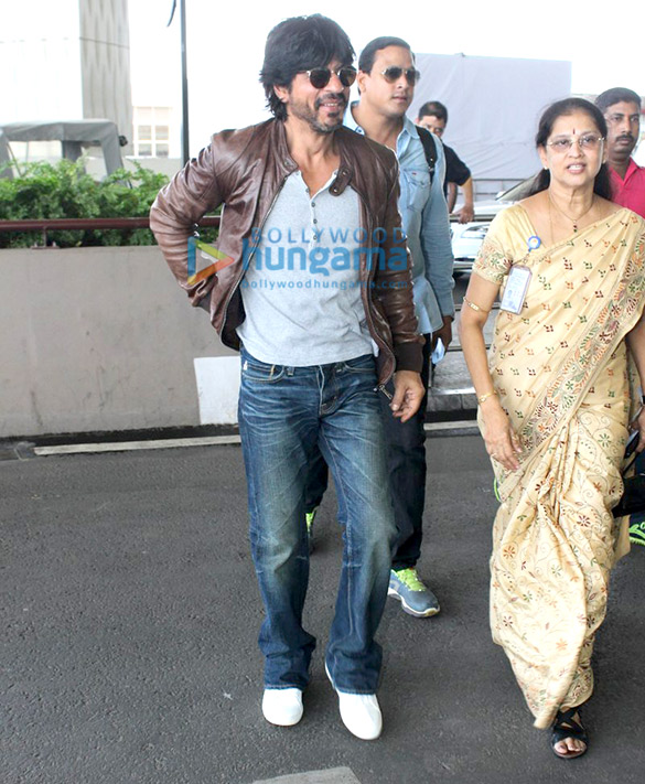 shah rukh khan departs to promote fan in delhi 6