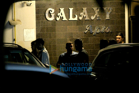 dhoni snapped after visiting salman khans house to see arpitas new born baby 5