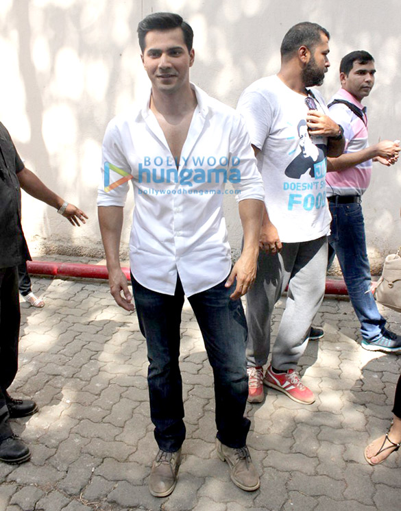 varun dhawan john abraham jacqueline fernandez snapped on last day of dishoom shoot 9