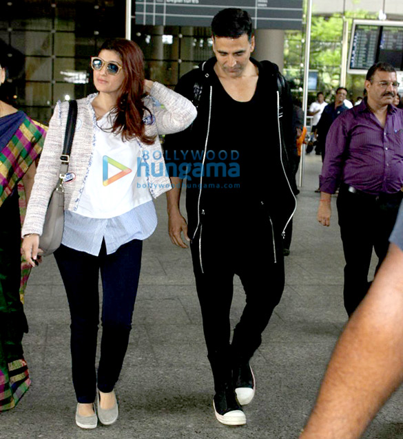 akshay kumar twinkle khanna snappd at the airport 3