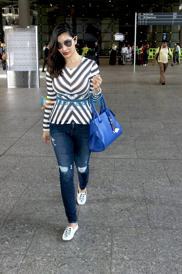 sunny leone sophie choudry anupam kher snapped at the international airport 8