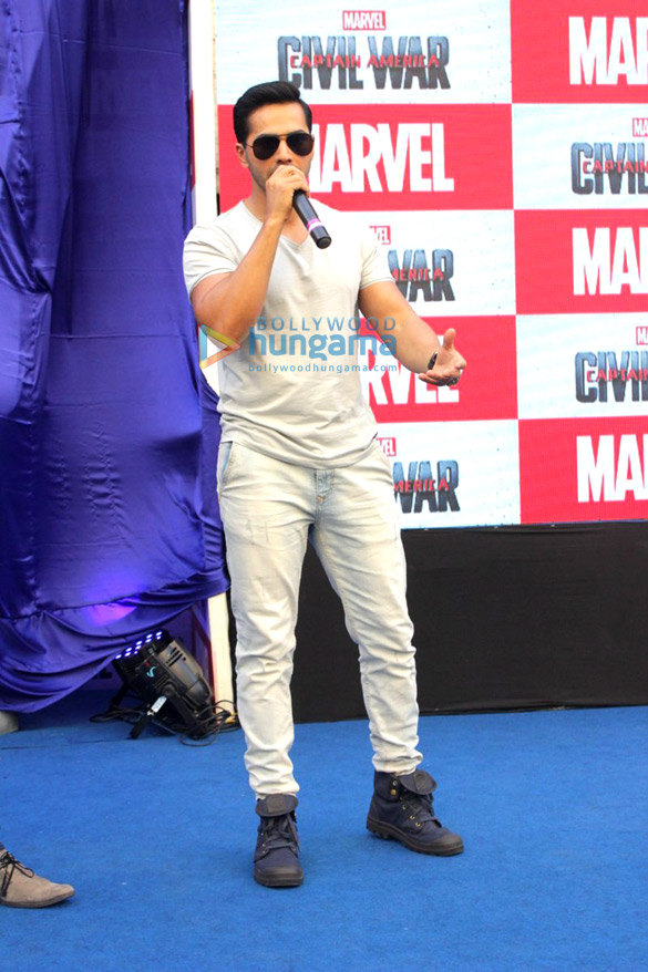 varun dhawan launches the captain america action figurines 9