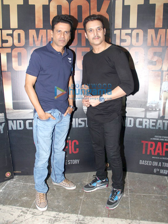 shah rukh khan drops in to meet manoj bajpayee promoting his movie traffic 4