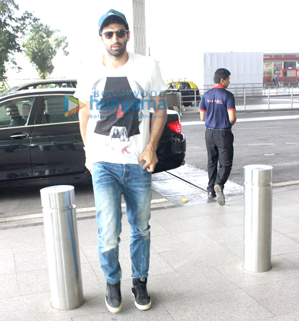 aditya roy kapur snapped at the mumbai domestic airport 2
