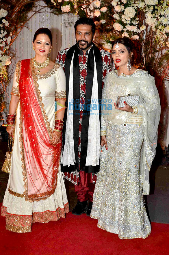 salman khan bachchans shah rukh khan sanjay dutt attend bipasha basu karan singh grovers wedding reception 17