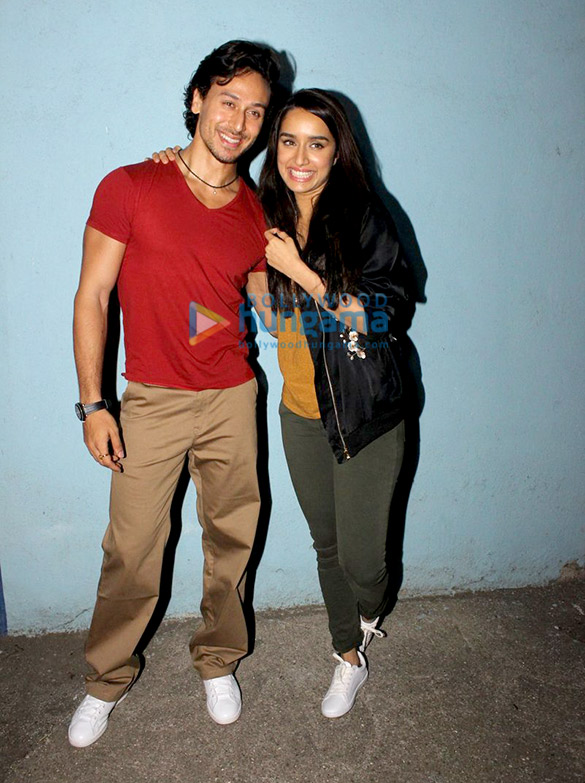 tiger shroff shraddha kapoor visit chandan theatre to meet baaghi patrons 3