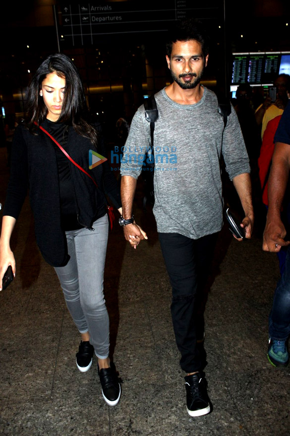 shahid kapoor mira rajput arrive from vacations 3