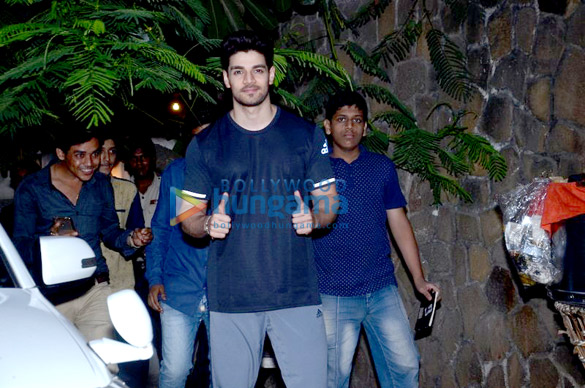 sooraj pancholi snapped in bandra 7