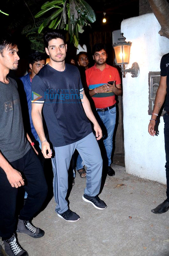 sooraj pancholi snapped in bandra 5