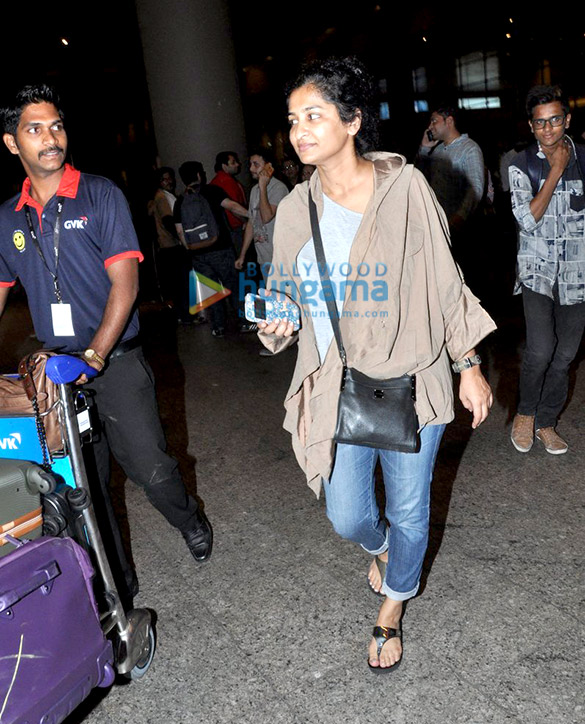 alia bhatt gauri shinde snapped returning from singapore 8