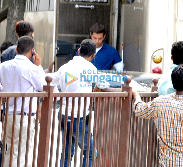 hrithik roshan snapped on the sets of kaabil 5