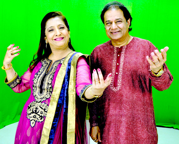 kavita mathrani sings with anup jalota for the album kripa karo bhagwan 5