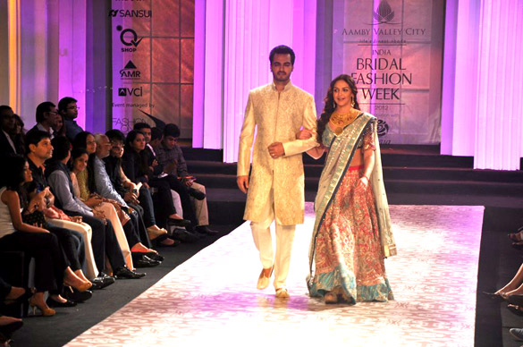 esha deol walks the ramp at aamby valley india bridal fashion week 2012 6