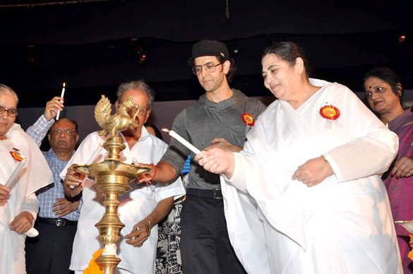 hrithik roshan at the launch of i pledge 4 peace project 3