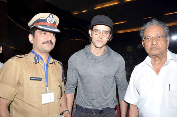 hrithik roshan at the launch of i pledge 4 peace project 12