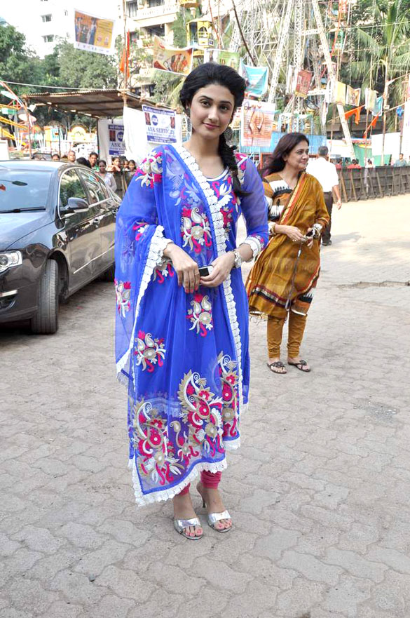 bollywood visits andheri cha raja to take blessing 15