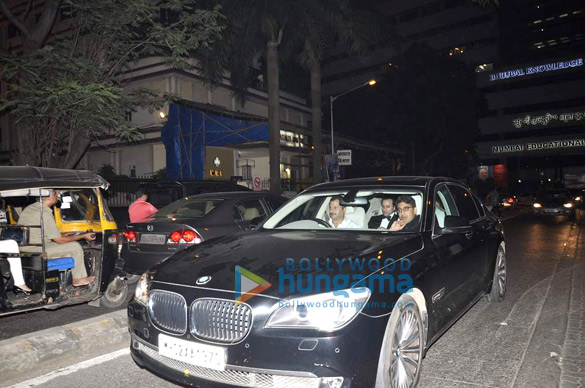 saif kareena snapped on their way for a private dinner at taj hotel 4