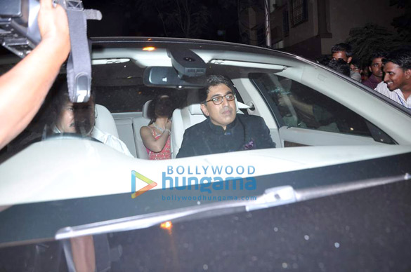 saif kareena snapped on their way for a private dinner at taj hotel 7