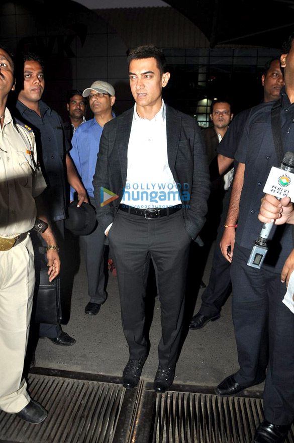 aamir khan clicked at mumbai airport 6