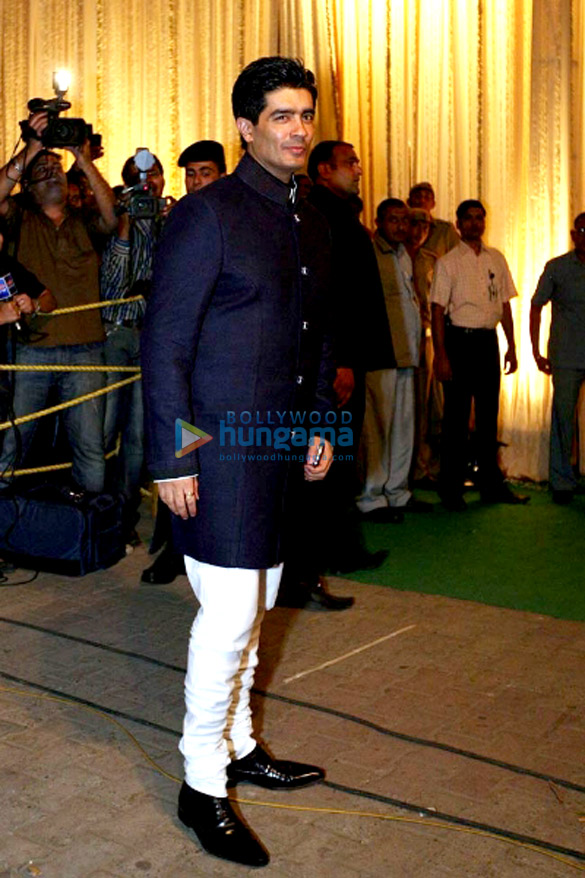 celes snapped at saif kareenas dawat e walima in delhi 7