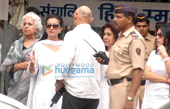 bollywood pays last homage to yash chopra 47