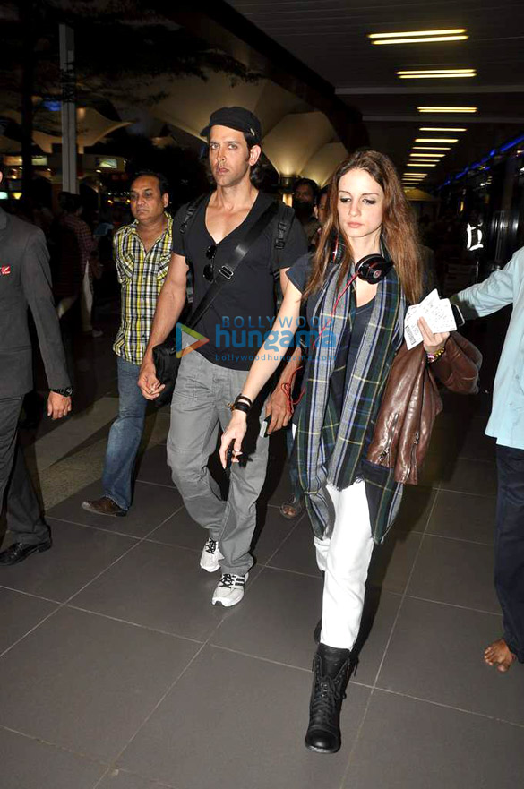 hrithik and sussanne snapped at the airport 6