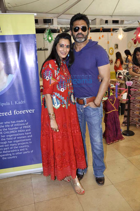 celebs grace the araish exhibition 3