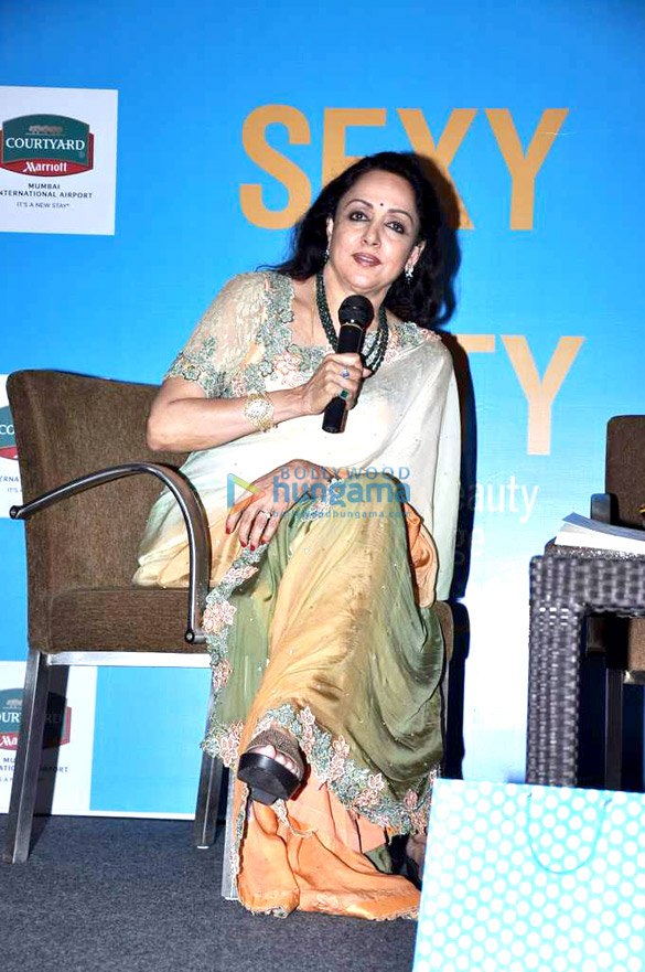 585px x 881px - Hema Malini launches Namita Jain's 'Sexy @ Sixty' book | Hema Malini Images  - Bollywood Hungama
