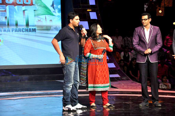 yuvraj singh on the sets of indias got talent 8