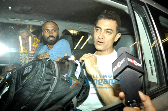 aamir khan arrives from hajj 11
