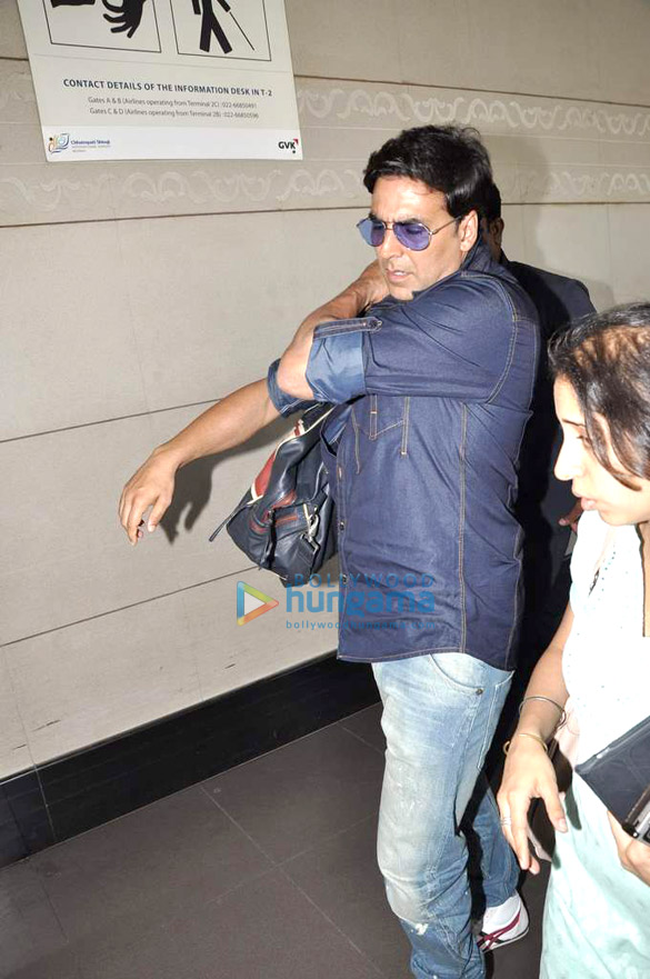 akshay asin snapped leaving for dubai 5