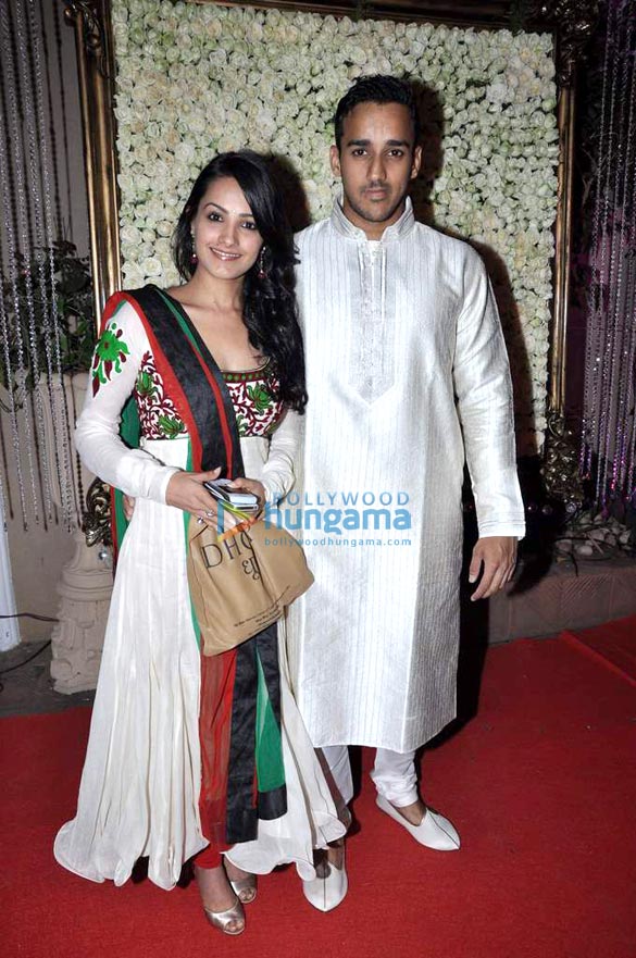 celebs grace kiran bawas diwali bash 33