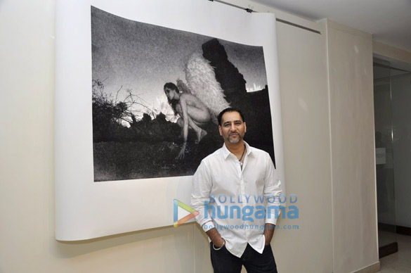 mugdha godse at vikram bawas photography exhibition 14