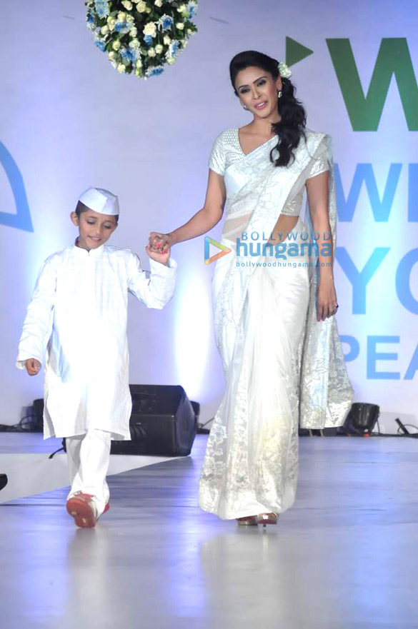 vivek sania others at the global peace fashion show by neeta lulla 13
