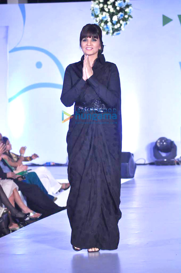 vivek sania others at the global peace fashion show by neeta lulla 15