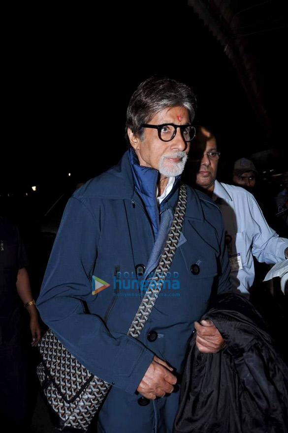 amitabh bachchan snapped at the mumbai airport 4
