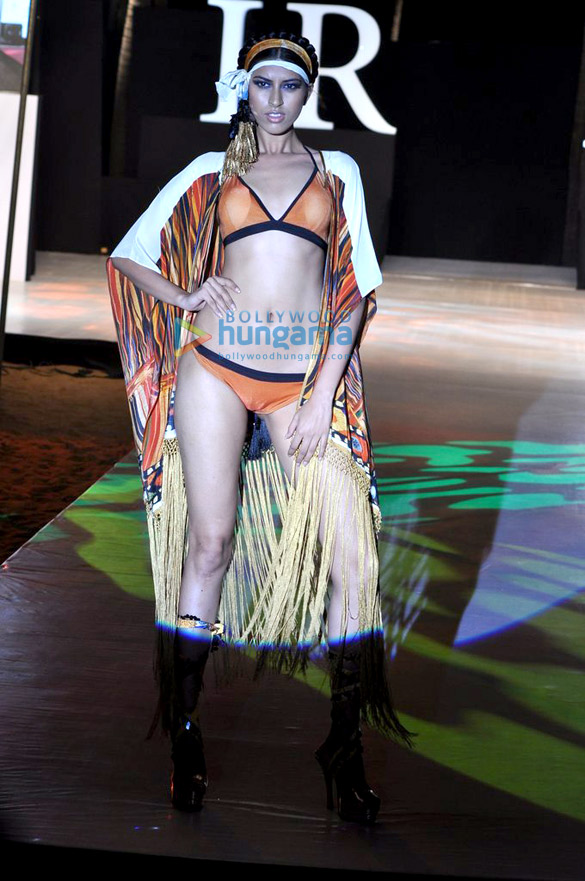 pria kataria puris show at india resort fashion week 2012 5