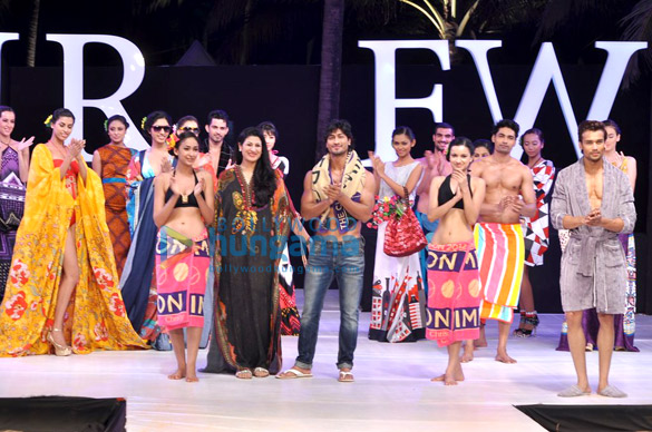 vidyut jamwal walks for welspun at india resort fashion week 2012 4