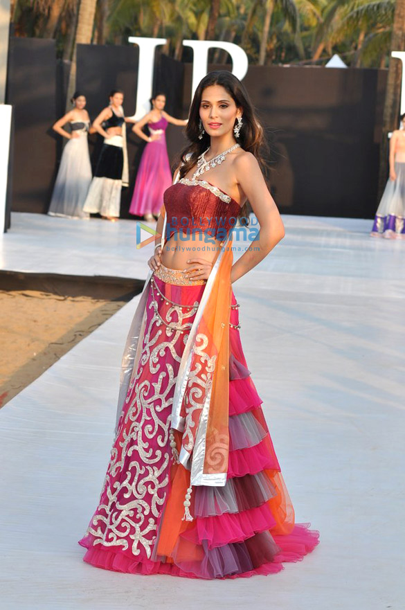 shouger merchant doshis show at india resort fashion week 2012 7